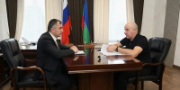 Глава КЧР Рашид Темрезов провел рабочую встречу с мэром Карачаевского городского округа Спартаком Кущетеровым - Правительство Карачаево-Черкесской Республики