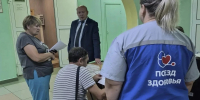 Максим Ребров проверил работу «Поезда здоровья» на Верхне-Печерской улице - Законодательное Собрание
