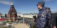 Росгвардия обеспечила охрану общественного порядка во время проведения книжного фестиваля «Китоврас» и юбилейного полумарафона «Золотые ворота» - Росгвардия