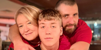 Егор Корнев с родителями Фото предоставлено героем публикации - Metro Петербург
