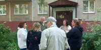 15 августа заместитель председателя Совета депутатов городского округа Подольск Андрей Черепенников и Михаил Чириков организовали встречи с жителями двух домов - КПРФ