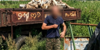 Отец от алиментов в полмиллиона спрятался под тракторной телегой. Укрытие не спасло от расплаты - Газета Маяк