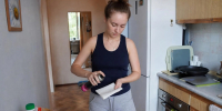 Лак для волос наношу не на причёску, а на салфетку: вещи преображаются на глазах - Pg12.Ru