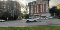 «Выехала из-за машин»: в Тюмени автомобиль сбил 10-летнюю школьницу на электросамокатефото - Комсомольская правда