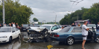 В Новосибирске водитель BMW X5 протаранил три автомобиля и погиб - Baikal24.Ru