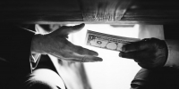 Иркутянин перевел 20 тысяч за фальшивые билеты в театр - Weacom.Ru