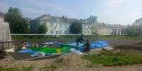 Продолжаются работы по благоустройству детской площадки «Уголёк» на улице Кирова - Березовский городской округ