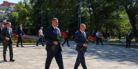 Федор Щукин совместно с Сергеем Кириенко возложил цветы к памятнику Воину-освободителю - РИА Дагестан