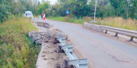 В Кирово-Чепецке проезжавший по путепроводу КамАЗ вырвал отбойник - Prochepetsk.ru