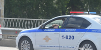 В Екатеринбурге на улице Краснолесья перевернулась машина - КП Екатеринбург