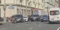 сбитый скорой мотоцикл в нескольких метрах от нее - Петрозаводск говорит