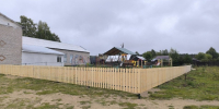 В поселке Теплый Ручей завершается благоустройство детской площадки. - Верховажский муниципальный округ