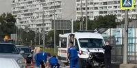 Проехавший на красный свет самокатчик столкнулся с мотоциклом - Netall.Ru