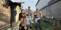 Росгвардейцы помогли потерявшейся пожилой женщине вернуться домой в Дагестане - Росгвардия