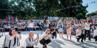 Фотографы на площади - UstLabInfo.Ru