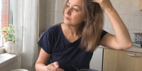 Эффект «шлема» и дешевая желтизна: почему домашнее окрашивание седины старит, и как сделать салонный «дорогой» оттенок прямо на кухне - Pg11.Ru
