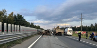 Грузовик маркетплейса протаранил автобус с рабочими на трассе М-5 - КТВ-ЛУЧ