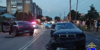 Два человека госпитализированы после столкновения BMW, Opel и Mercedes-Benz в Самаре - Волга Ньюс