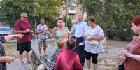 Лидер краевого отделения КПРФ Н.И. Осадчий и первый секретарь Ейского райкома партии П.Е. Пикта провели в Ейске встречу с жителями многоквартирных домов - КПРФ