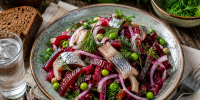 Смешиваю свёклу с селёдкой и маринованным луком: салат выходит вкуснее, чем "селёдка под шубой" - Кубанские Новости