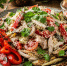 Запекаю перец, обжариваю баклажаны и добавляю курицу: сытный салат из сезонных овощей - Кубанские Новости