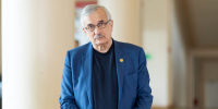 Виктор Гроховский стал первым ученым из России, получившим награду в номинации "служение делу". Фото: Родион Нарудинов - УрФУ им. Б.Н.Ельцина