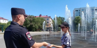 В Новотроицке сотрудники ГИБДД провели профилактические беседы с пешеходами - Time56.Ru