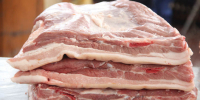 Свинина, сгущенка и макароны: стало известно, каких именно продуктов омичи стали больше производить - Вечерний Омск