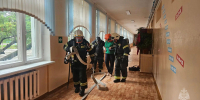 Сотрудники МЧС России приняли участие во Всероссийских учениях в школах: вместе обезвредили террориста и потушили пожар - МЧС