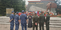 Сотрудники Росгвардии возложили цветы к памятнику «Воинам-Бийчанам, погибшим в годы Великой Отечественной войны» - Росгвардия