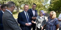 Глава Барнаула Вячеслав Франк провел выездное совещание по благоустройству бульвара по улице Аванесова - Администрация г. Барнаул