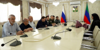 Корголи Корголиев передал медаль Жукова семье погибшего участника СВО Шамиля Шемеева - Администрация МО г. Хасавюрт