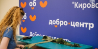 В Молодежном клубе «Алые паруса» прошла добровольческая акция по изготовлению маскировочных сетей «Все для фронта! Все для Победы!» - Кировский район