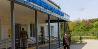 Депутат ГД Артём Кирьянов высадил гортензии у Демянского дома социальной заботы - Правительство Новгородской области