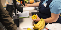 Продукты за чужой счёт: в Сочи задержали подозреваемую в краже банковской карты - Sochi24.tv
