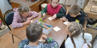 Юные тучковцы изображали забавные сюжеты из жизни гусенка - РузаРИА