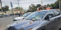 Глыба рухнула на автомобиль в центре Кирова 7 Глыба рухнула на автомобиль в центре Кирова - VyatkaKirov.Ru