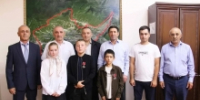 В Гумбетовском районе родным погибших участников СВО передали ордена Мужества - Гумбетовский район