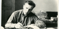 Виктор Астафьев за письменным столом. 1956 г. - Краевой краеведческий музей