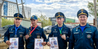 В Якутске прошли отборочные соревнования пожарных по скоростному подъёму в многоэтажном доме - МЧС Республике Саха (Якутия)