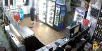 Кража алкоголя кадр из видео - ChitaMedia