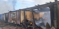 В Томской области более 7 часов тушили пожар в линейке гаражей - Комсомольская Правда