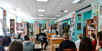 Вчера в центральной районной библиотеке с. Малояз было по-настоящему тепло и душевно. Здесь собрались те, для кого творчество Виктора Цоя — не просто песни, а целая эпоха. - Салаватский район