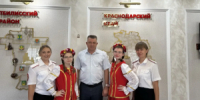 Казачата угостили земляков освященными яблоками - Тбилисский район