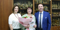 19 августа глава муниципального района Безенчукский Д.Л. Вавилов поздравил с юбилеем Э.Н. Щёголеву - Газета Сельский труженик