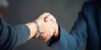 Фото: https://www.magnific.com/free-photo/negotiating-business-image-businesswomen-handshake-happy-with-work-business-woman-she-is-enjoying-with-her-workmate-handshake-gesturing-people-connection-deal-concept-vintage-effect-style-pictures_1253635 - Алтайская правда
