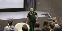 Герой России Рустам Сайфуллин встретился с тюменской молодёжью в преддверии Дня Государственного флага РФ - MegaTyumen.Ru