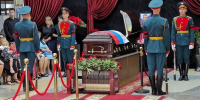 В Волгограде боевые товарищи, силовики и чиновники прощаются с Героем России Валерием Ростовщиковым - ИА Высота 102.0