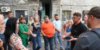 Валентин Демидов встретился с жителями домов, пострадавших из-за атак ВСУ 27 июля - Сетевое издание Знамя 31