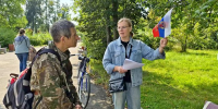 Ковровские библиотекари провели флаер-акцию «Российский гордый триколор» - KovrovSegodnya.Ru